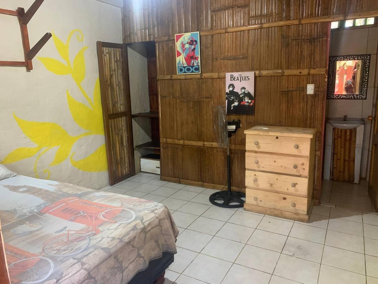 Hostal Mamacucha Монтаньита Экстерьер фото