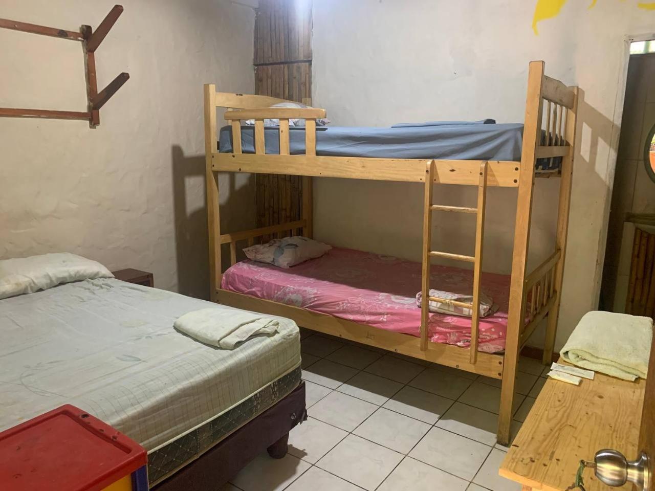 Hostal Mamacucha Монтаньита Экстерьер фото
